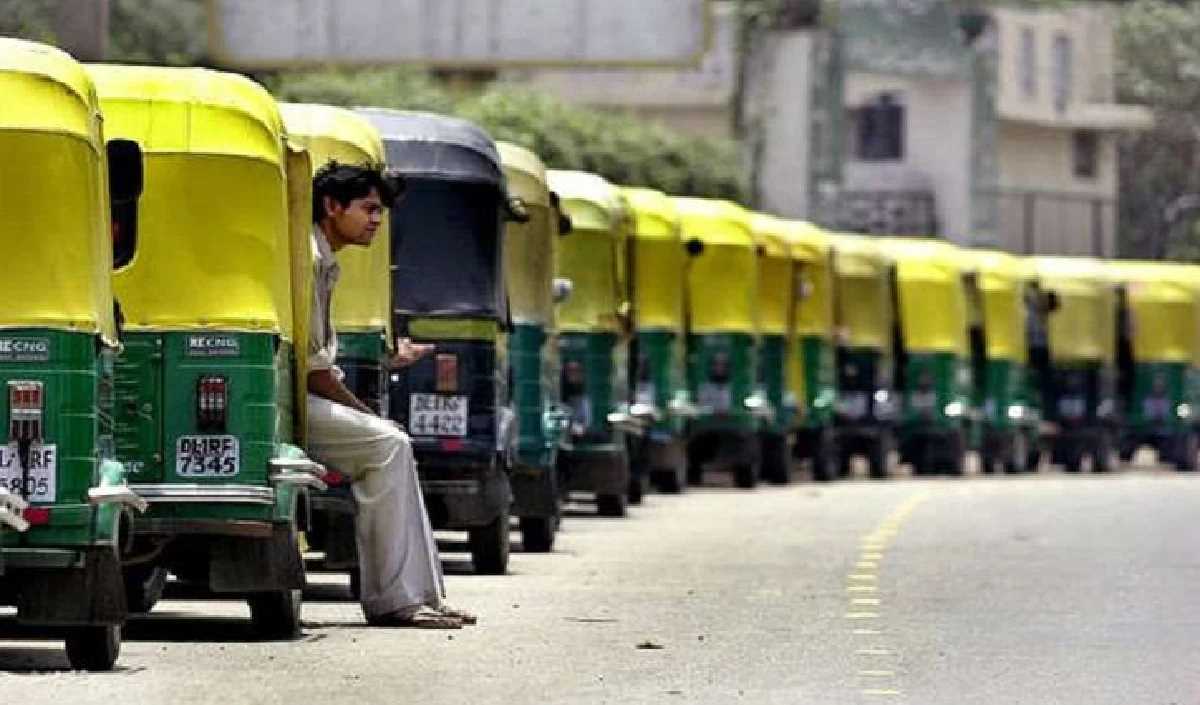 दिल्ली में ऑटो-टैक्सी का सफर होगा महंगा, केजरीवाल सरकार ने किराए बढ़ाने की मंजूरी दी