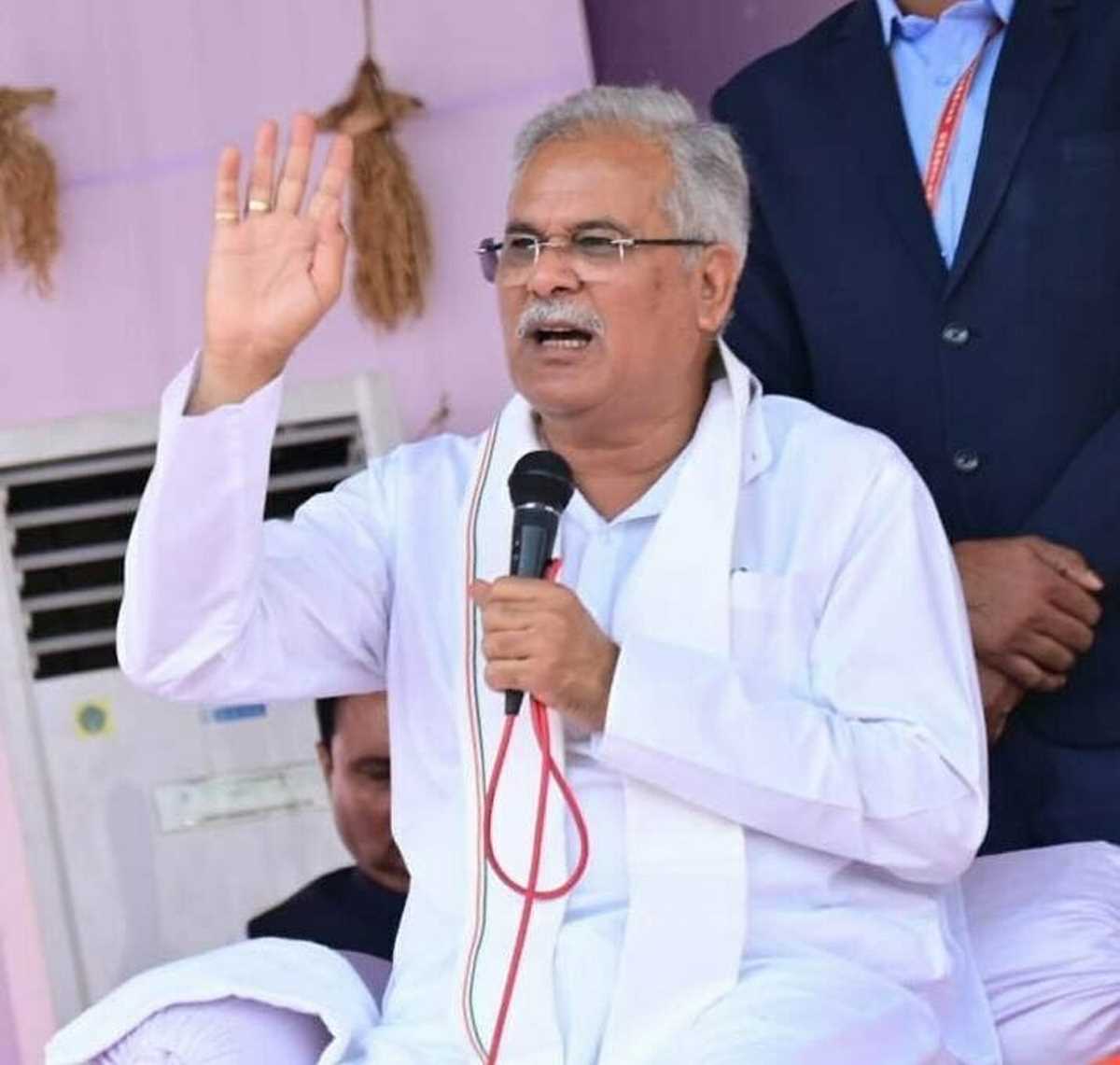 ट्रेनें बंद क्यों हैं, स्मृति ईरानी महिलाओं को बताएं : भूपेश