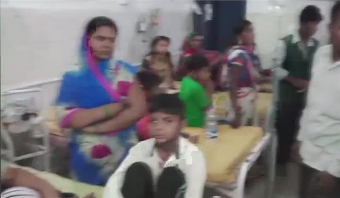 गांव में विषाक्त भोजन खाने से 50 लोगों की तबीयत खराब