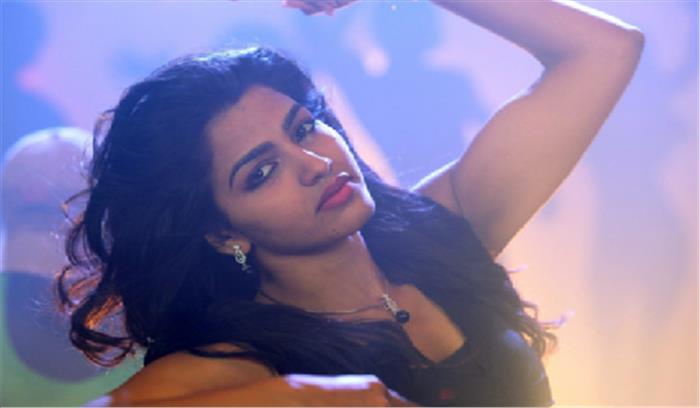  सिनम में  धूम्रपान करने में कोई हिचकिचाहट नहीं हुई : धनसिका