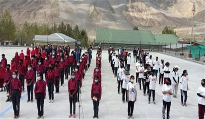 हिमालय में 100 छात्रों ने एक सुर में गाया राष्ट्रगान