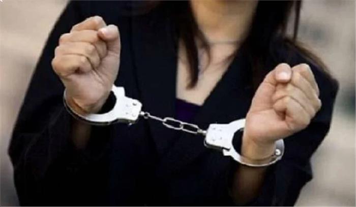 पति पत्नी बनकर धोखाधड़ी करने के आरोप में दो महिलाएं गिरफ्तार