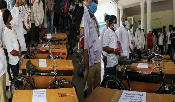 पेट्रोल डीजल की कीमतों के खिलाफ कांग्रेस का प्रदर्शन, युवा कांग्रेस ने केंद्रीय मंत्रियों को भेजी साइकिलें