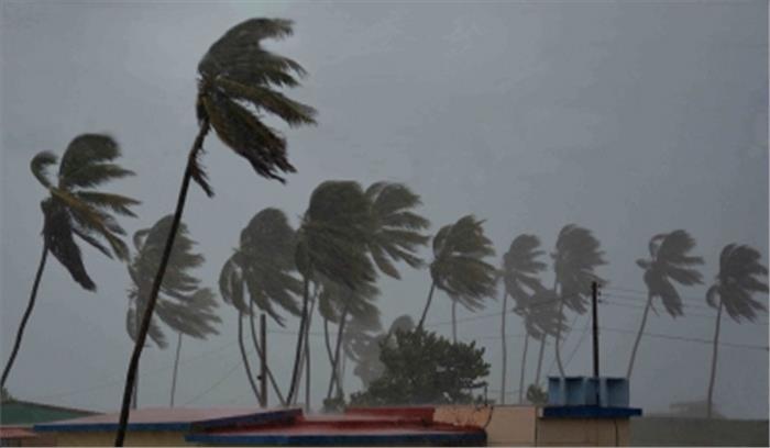 इंडोनेशिया में मछली पकड़ने वाले जहाजों पर तूफान से 24 की मौत, 31 लापता