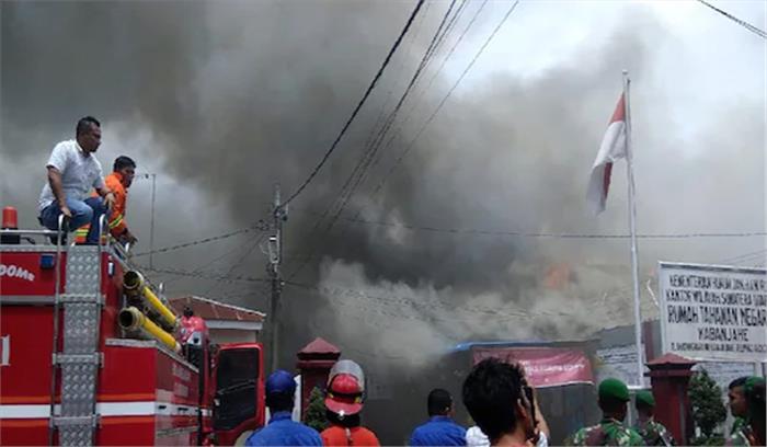 इंडोनेशिया में जेल में आग लगने से 40 लोगों की मौत इंडोनेशिया में जेल में आग लगने से 40 लोगों की मौत