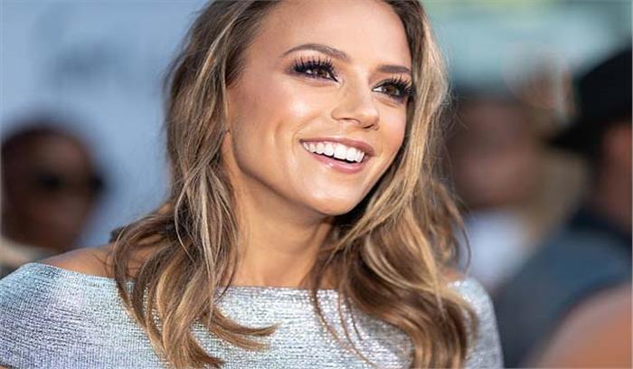 गायिका जाना क्रेमर ने अपने गर्भपात के बारे में बात की