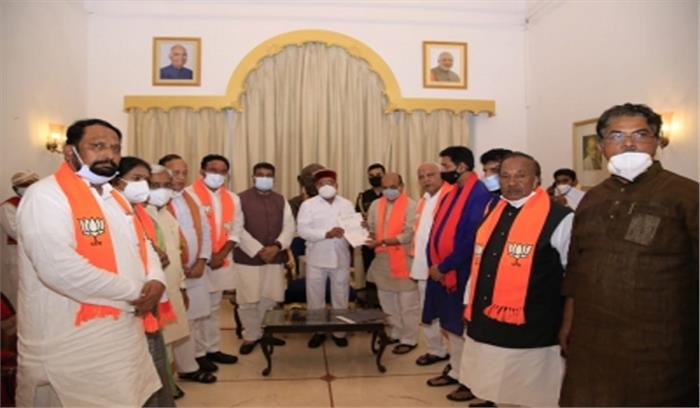 कर्नाटक : बोम्मई मिले राज्यपाल से, सरकार बनाने का दावा पेश किया कर्नाटक : बोम्मई मिले राज्यपाल से, सरकार बनाने का दावा पेश किया