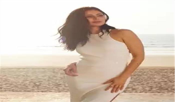 कैटरीना कैफ समुद्र तट की तस्वीरों, रीलों में लग रहीं बेहद खूबसूरत