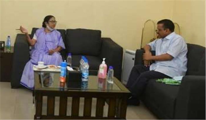 ममता बनर्जी से मिले केजरीवाल, बोले-राजनीतिक मुद्दों पर हुई बात