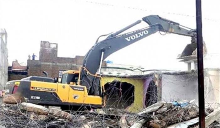 रतलाम में अवैध तरीके से बनी 106 दुकानें ढहाई गईं