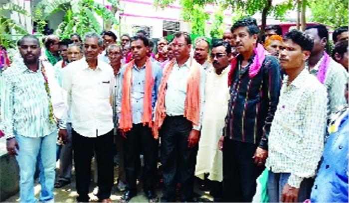 सूखा पीड़ित किसानों के अब आंसू भी सूख गए!