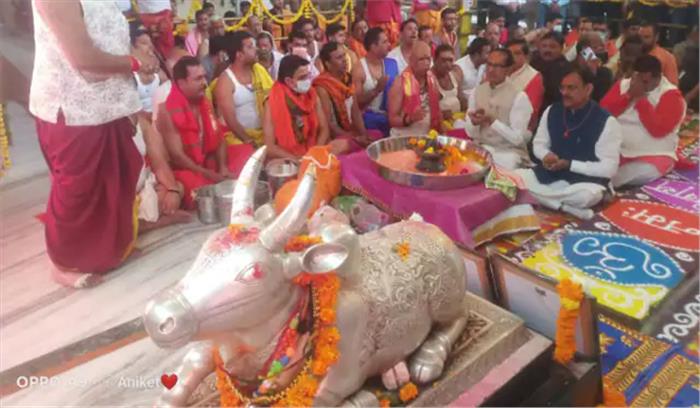 मप्र में भाजपा नेताओं ने की शिवालयों में पूजा