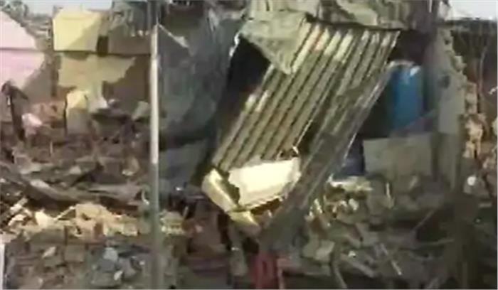 मुंबई में तीन मंजिला इमारत गिरी, मलबे में दबे कई लोग, रेस्क्यू ऑपरेशन जारी मुंबई में तीन मंजिला इमारत गिरी, मलबे में दबे कई लोग, रेस्क्यू ऑपरेशन जारी