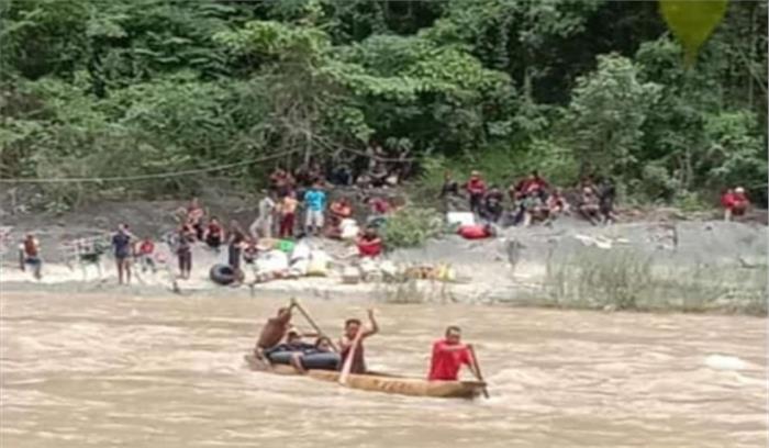 म्यांमार में भीषण लड़ाई, लोग मिजोरम में शरण लेने को मजबूर म्यांमार में भीषण लड़ाई, लोग मिजोरम में शरण लेने को मजबूर