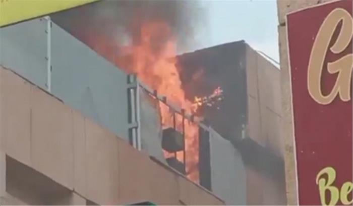 नोएडा : गंगा शॉपिंग कॉम्प्लेक्स में भीषण आग, 13 दमकल गाडियों ने पाया आग पर काबू