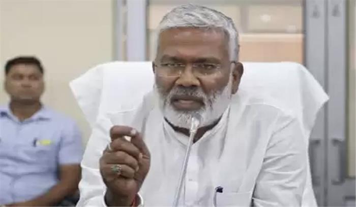 विपक्षी दल अपना अस्तित्व बचाने के लिए घटना पर सेंक रहे राजनीतिक रोटी : स्वतंत्र देव विपक्षी दल अपना अस्तित्व बचाने के लिए घटना पर सेंक रहे राजनीतिक रोटी : स्वतंत्र देव