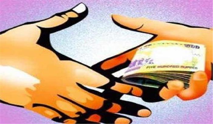 थाने में पदस्थ उप-निरीक्षक रिश्वत लेते गिरफ्तार