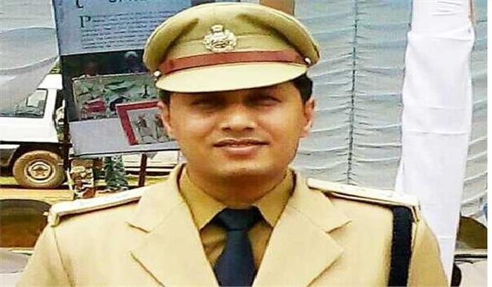 पुलिस और नक्सलियों की मुठभेड़, 9 जवान शहीद