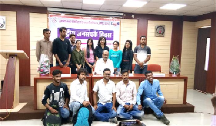 कलम की ताकत से रचनात्मक भारत का निर्माण करें: पाठक