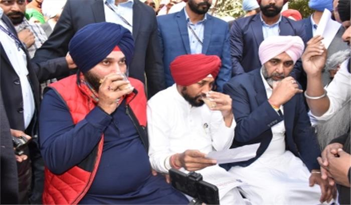 पंजाब के मुख्यमंत्री ने बिना तय कार्यक्रम के ऑटो-रिक्शा चालकों से की बात