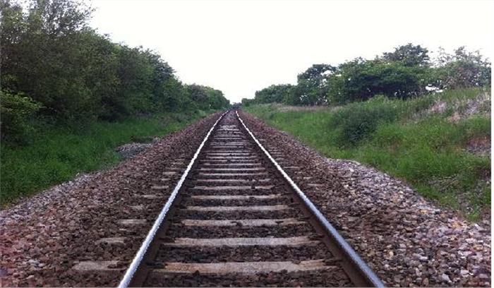 रेल की पटरी पर मिला लापता व्यक्ति का शव