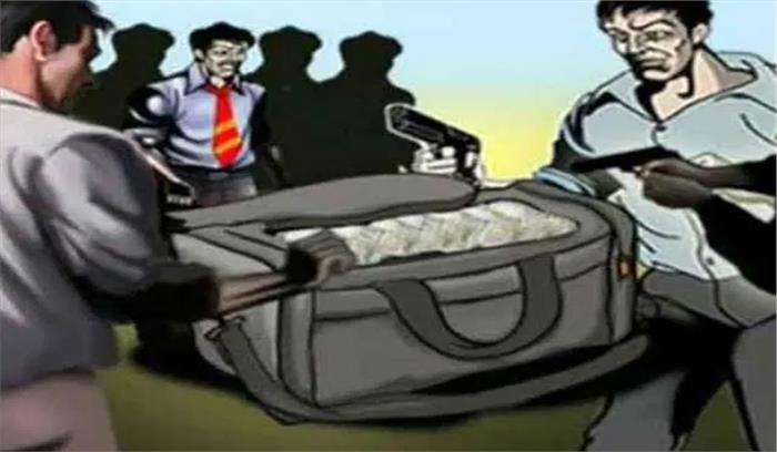 दिनदहाड़े तेल व्यापारी से लाखों की लूट दिनदहाड़े तेल व्यापारी से लाखों की लूट