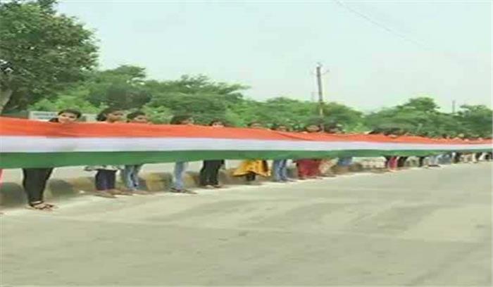 रायपुर में 15 किलोमीटर लंबा तिरंगा फहराने का बना रिकॉर्ड