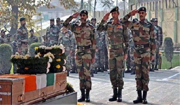 सेना ने कश्मीर मुठभेड़ में शहीद हुए 4 जवानों को श्रद्धांजलि दी