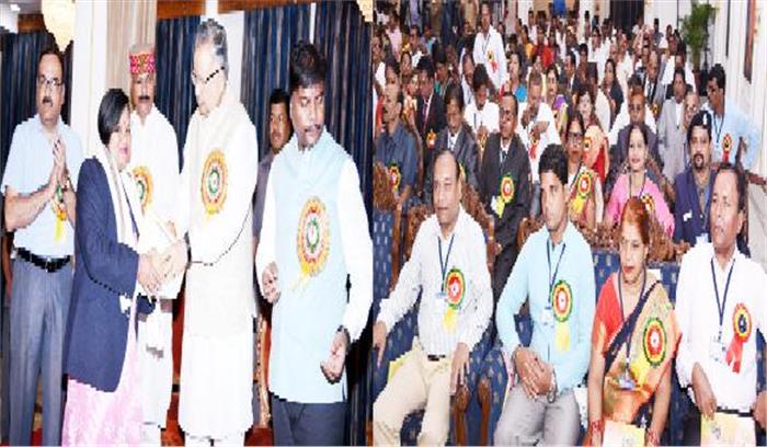 प्रदेश के 45 शिक्षक-शिक्षिकाएं हुए सम्मानित