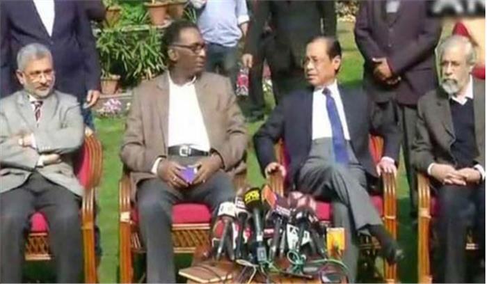 न्यायाधीशों ने शीर्ष अदालत की प्रशासकीय खामियों से आज राष्ट्र को अवगत कराया न्यायाधीशों ने शीर्ष अदालत की प्रशासकीय खामियों से आज राष्ट्र को अवगत कराया