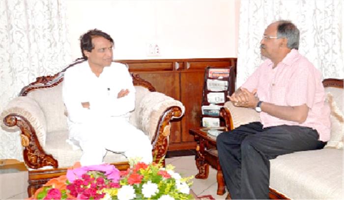 रेलवे स्टैंड आगजनी पीड़ितों को मुआवजा देने रेल मंत्री से चर्चा