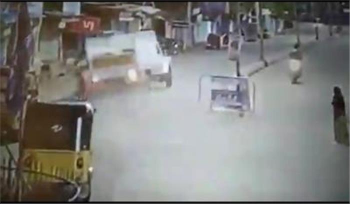 तेलंगाना में पिकअप ट्रक की चपेट में आने से 2 महिलाओं की मौत