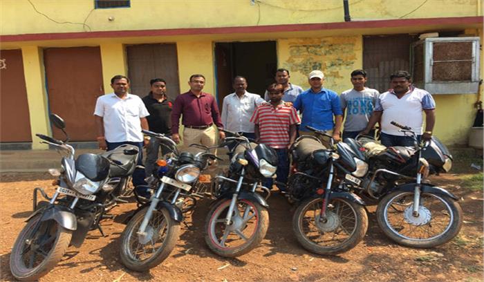पांच मोटरसाइकिल सहित आरोपी गिरफ्तार