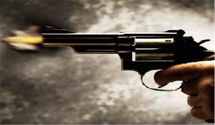 ग्राम प्रधान को मारी गोली