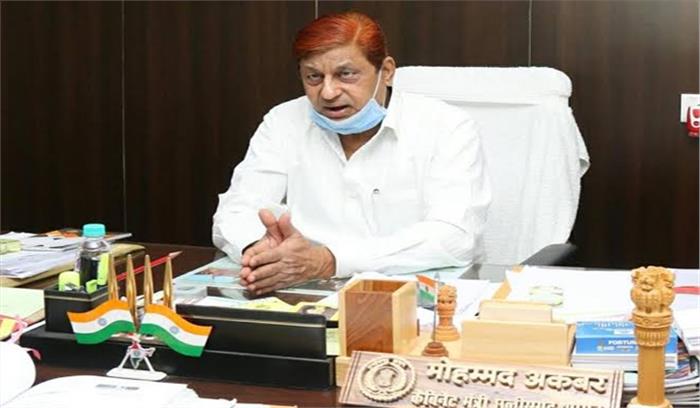 गांव या घर के आसपास तेंदुआ घूसे तो तत्काल निकटतम वन अधिकारी, कर्मचारी को फोन एवं व्हाटसअप के माध्यम से दी जाए सूचना