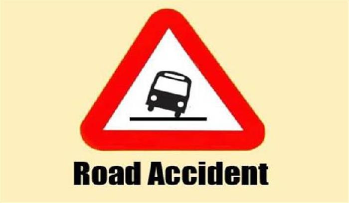 सड़क दुर्घटना में 3 महिलाओं समेत 5 लोगों की मौत