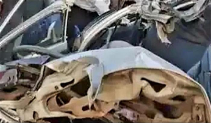यमुना एक्सप्रेस वे पर हादसा, मां-बेटे समेत 5 की मौत यमुना एक्सप्रेस वे पर हादसा, मां-बेटे समेत 5 की मौत