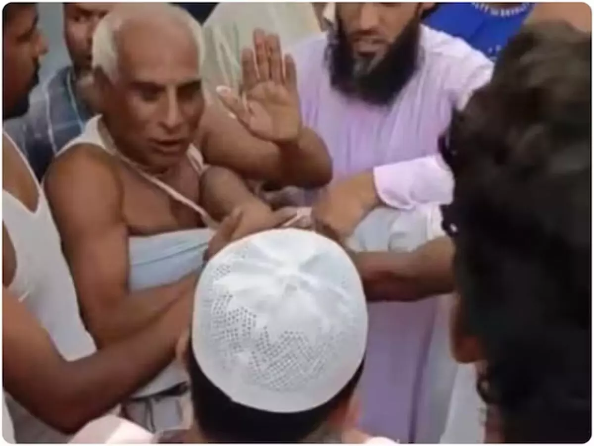 बांग्लादेश में झूठे ईशनिंदा का एक और मामला, भीड़ ने हिंदू नाई को पीटा