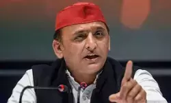 सरकार ने नौजवानों की जिंदगी में किया अंधेरा, विभागों में संविदा पर नौकरियां : अखिलेश यादव