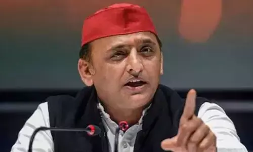 अखिलेश ने भाजपा पर साधा निशाना, कहा-महिलाओं को पैसे देकर वोट खरीदने की कोशिश की गई