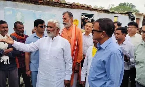 उत्तर प्रदेश : जलशक्ति मंत्री ने बुंदेलखंड में एक दर्जन से अधिक गांवों का किया निरीक्षण