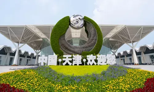 चीनी पीएम ने ग्रीष्मकालीन दावोस फोरम के उद्घाटन समारोह में भाग लिया