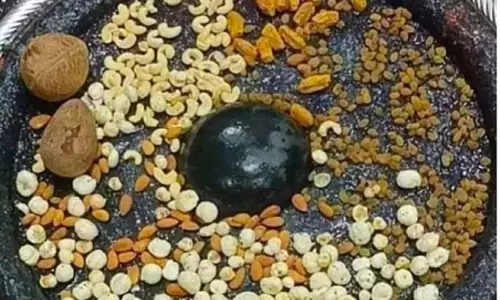 शिवलिंग पर चढ़ा प्रसाद क्यों नहीं करना चाहिए ग्रहण? जानें कारण शिवलिंग पर चढ़ा प्रसाद क्यों नहीं करना चाहिए ग्रहण? जानें कारण