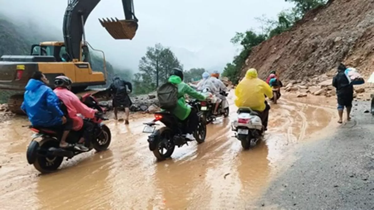 उत्तराखंड: उत्तरकाशी के बलिगढ़ में बादल फटा, आठ लोग लापता