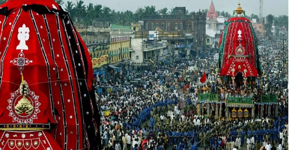 पुरी रथयात्रा भगदड़ : दो अधिकारी निलंबित, डीएम-एसपी का तबादला, 25 लाख की मदद की घोषणा