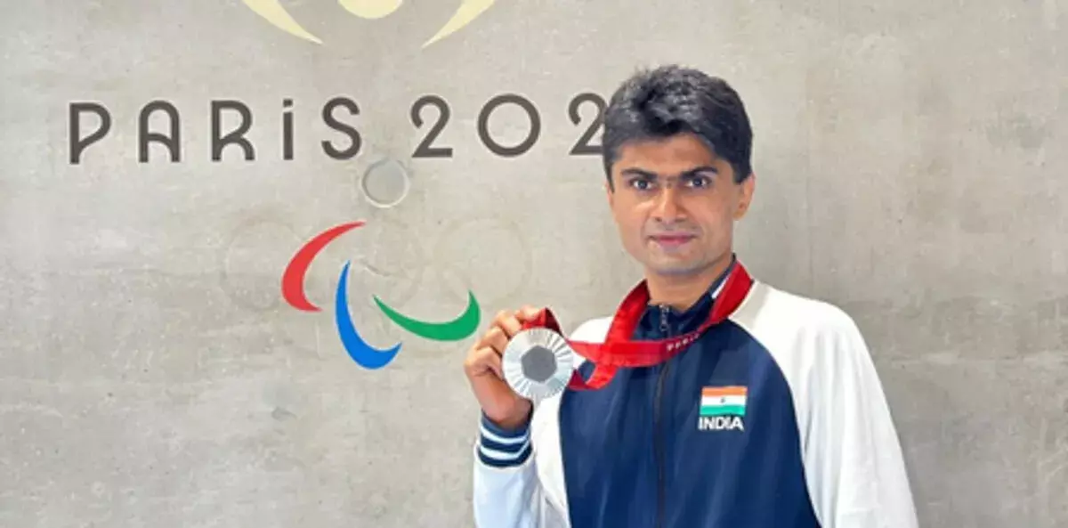 जन्मदिन विशेष : सुहास एलवाई, पैरालंपिक मेडल और अर्जुन पुरस्कार जीतने वाले एकमात्र आईएएस अधिकारी जन्मदिन विशेष : सुहास एलवाई, पैरालंपिक मेडल और अर्जुन पुरस्कार जीतने वाले एकमात्र आईएएस अधिकारी