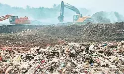 कैलिफोर्निया : फायरवर्क फैसिलिटी में विस्फोट के बाद लगी भीषण आग, आसमान में छाया धुएं का गुबार