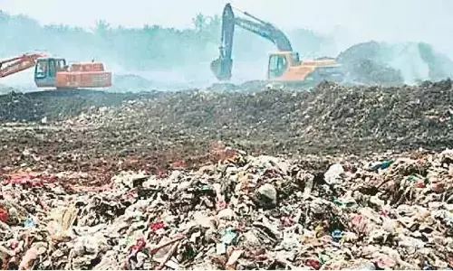 कैलिफोर्निया : फायरवर्क फैसिलिटी में विस्फोट के बाद लगी भीषण आग, आसमान में छाया धुएं का गुबार