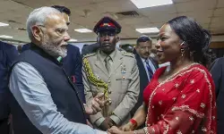 घाना में दिखी भारत की संस्कृति की झलक, भारतीय पोशाक में नजर आए अफ्रीकी सांसद घाना में दिखी भारत की संस्कृति की झलक, भारतीय पोशाक में नजर आए अफ्रीकी सांसद