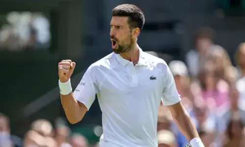 विंबलडन 2025 : इवांस को हराकर जोकोविच तीसरे दौर में पहुंचे, फेडरर का रिकॉर्ड तोड़ा विंबलडन 2025 : इवांस को हराकर जोकोविच तीसरे दौर में पहुंचे, फेडरर का रिकॉर्ड तोड़ा